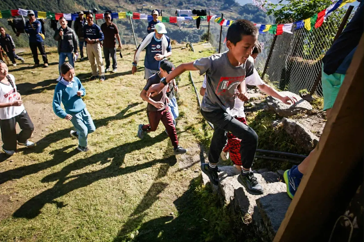 Coureurs d'ultra-trail sur les sentiers du Solu